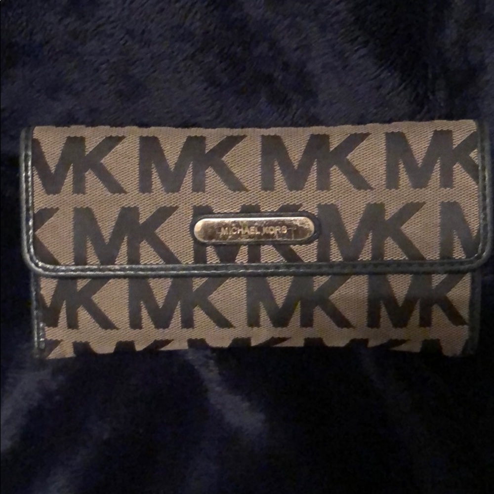 Gently used authentic Michael Kors wallet